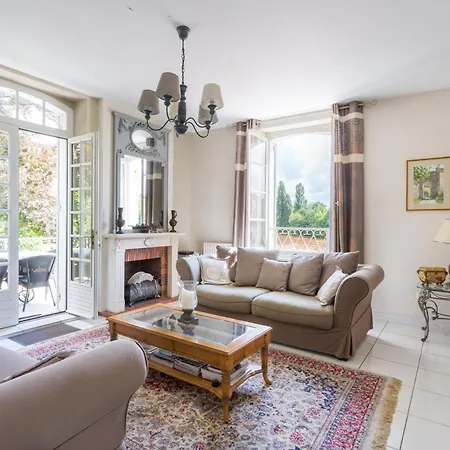 Les Tiraux Sleeps 8 Wifi Vila