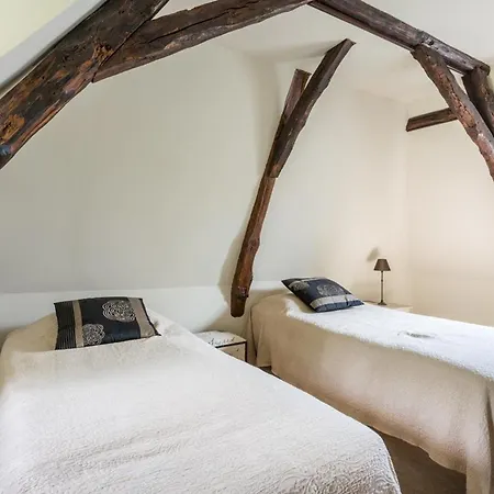 Les Tiraux Sleeps 8 Wifi Vila